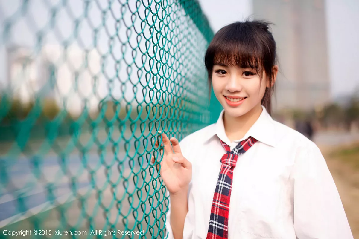 秀人集.com_[XiuRen秀人网]No.318_邻家女孩七米baby户外红色格子裙清新学生装迷人写真112P