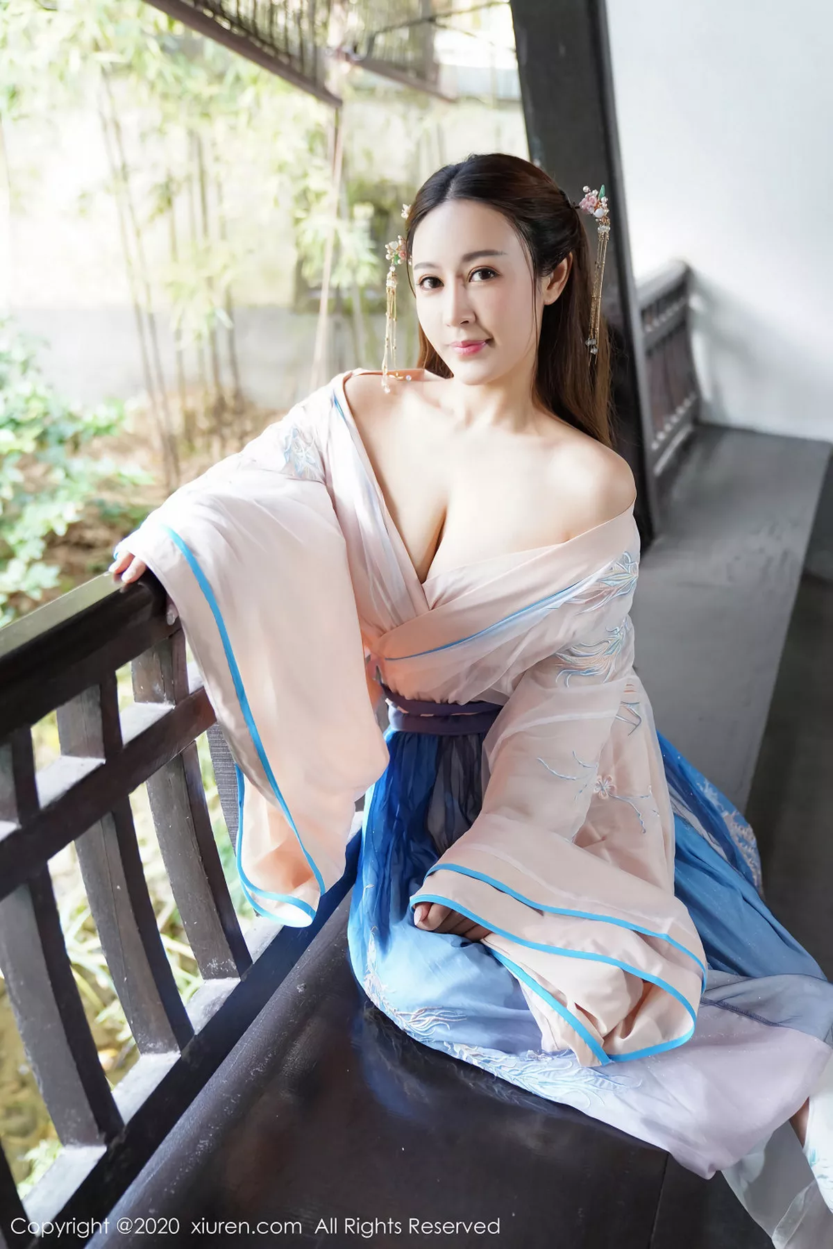 秀人集.com_[XiuRen秀人网]No.1983_嫩模周井空室外园林古装服饰半脱秀火辣身材撩人诱惑写真41P