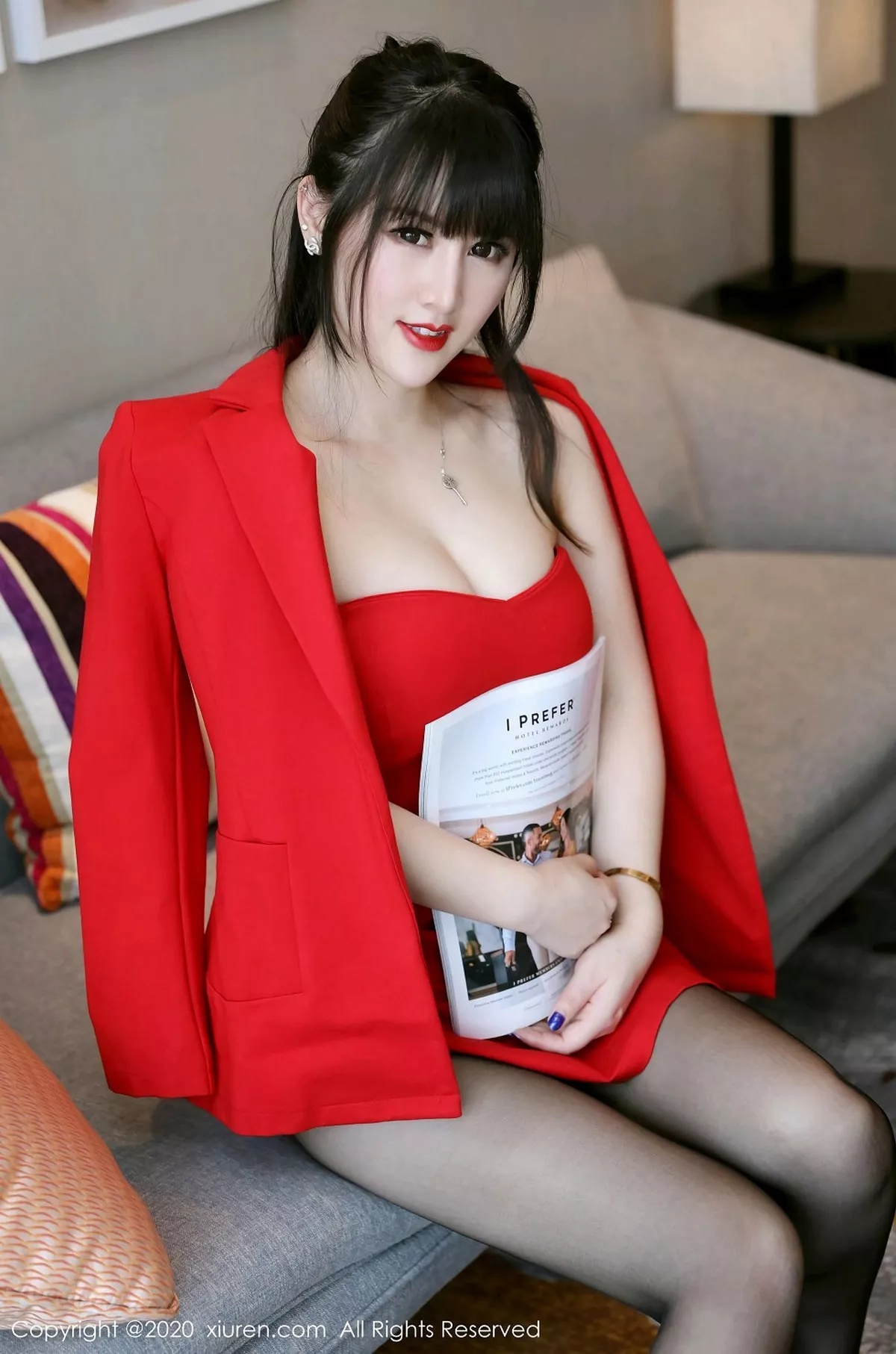 秀人集.com_[XiuRen秀人网]No.2087_嫩模诗诗kiki私房红色连身裙配无内黑丝裤袜秀翘臀诱惑写真72P
