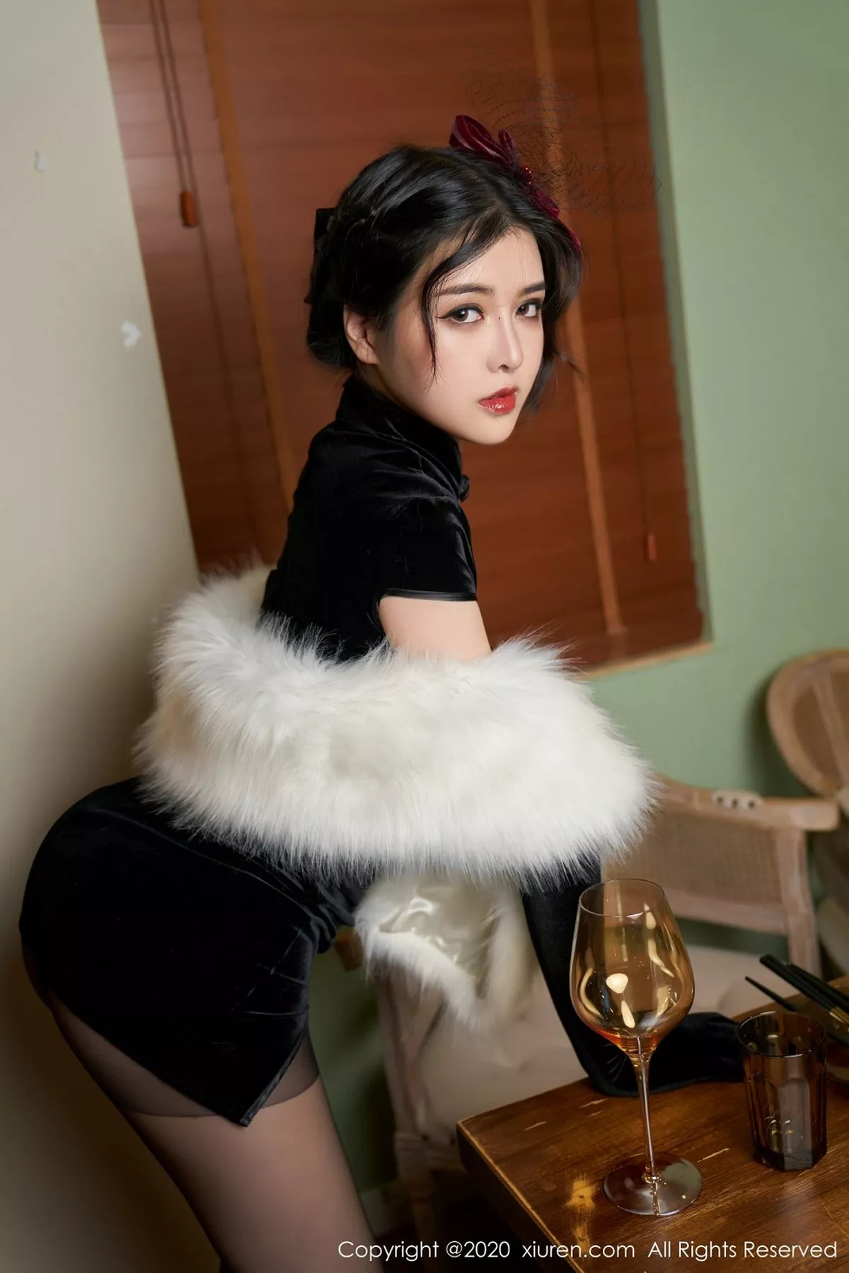 秀人集.com_[XiuRen秀人网]No.2669_嫩模韩静安私房婀娜旗袍半撩露黑丝裤袜秀翘臀极致诱惑写真70P