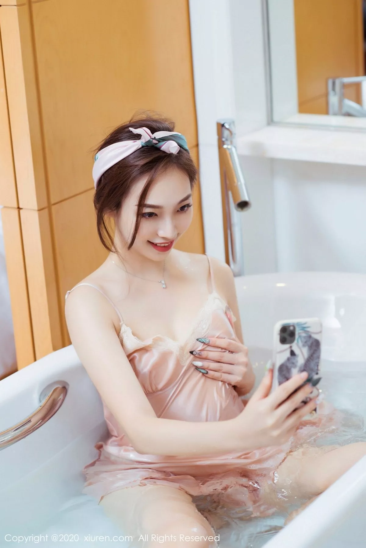 秀人集.com_[XiuRen秀人网]No.2801_嫩模郑颖姗私房浴缸里性感吊带睡衣湿身秀完美身材诱惑写真65P